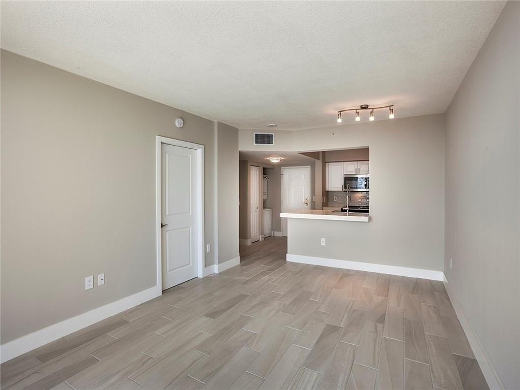 1040 Seminole Drive - Photo 3