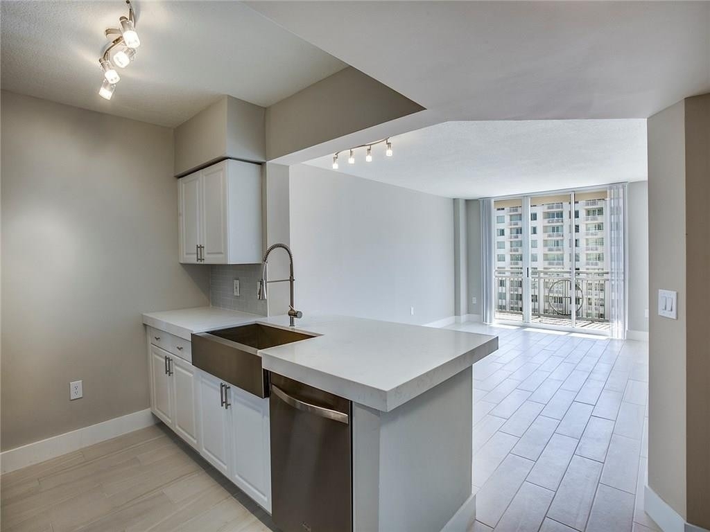 1040 Seminole Drive - Photo 1