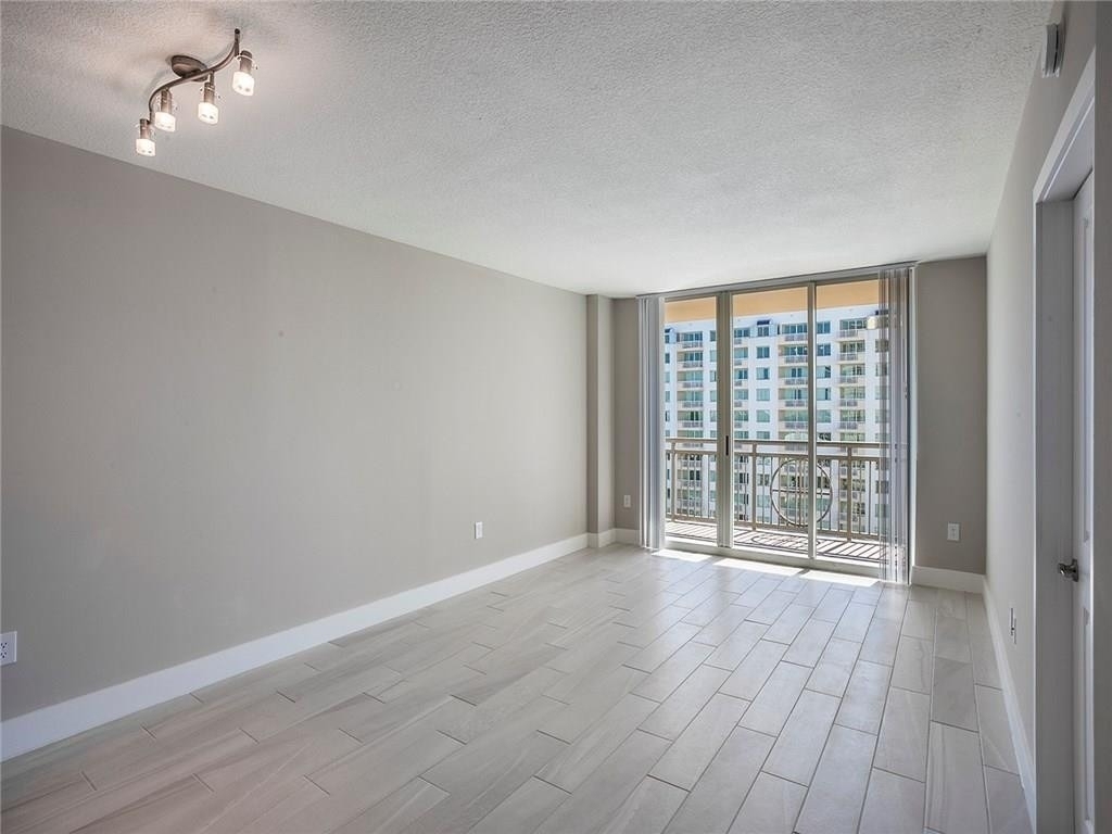 1040 Seminole Drive - Photo 4
