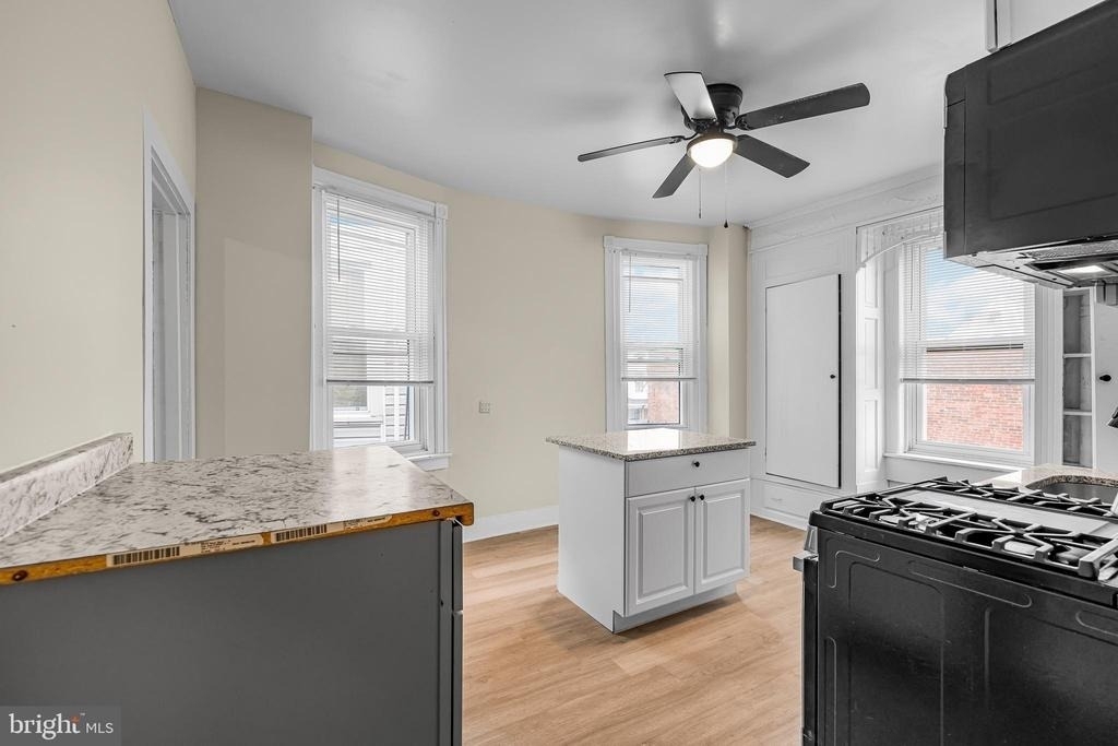 5723 Spruce St - Photo 2