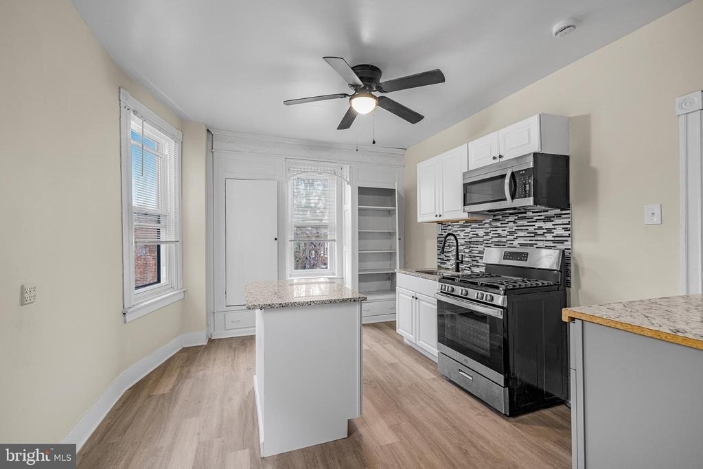 5723 Spruce St - Photo 3