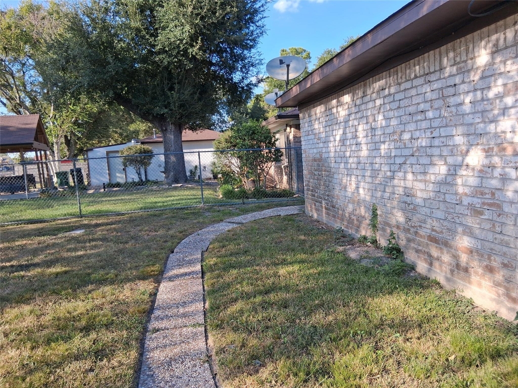7515 Brush Wood Drive - Photo 3