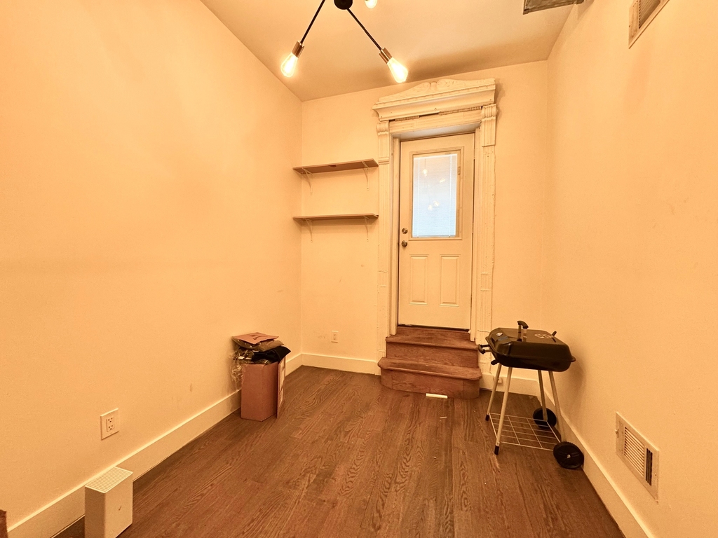 364 Bainbridge Street - Photo 4