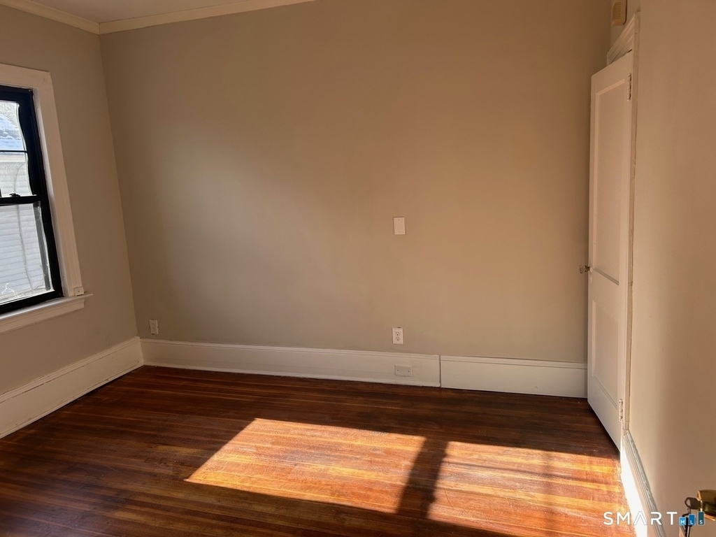 304 Edgewood Street - Photo 3