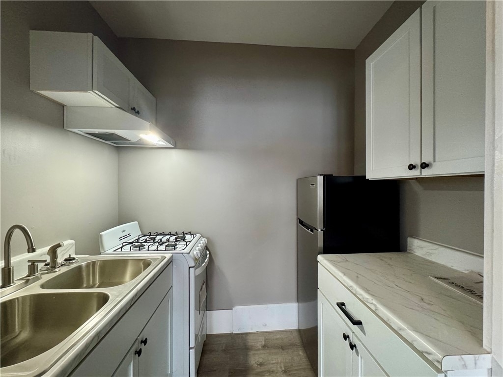 2042 Dewey Avenue - Photo 1