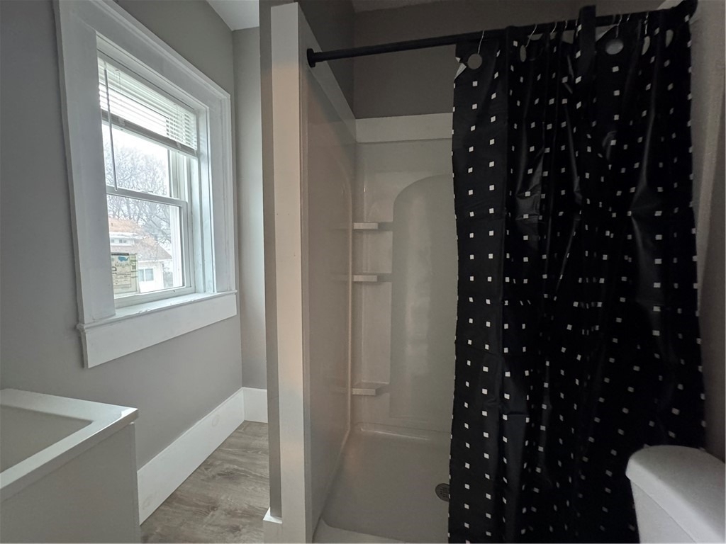 2042 Dewey Avenue - Photo 3