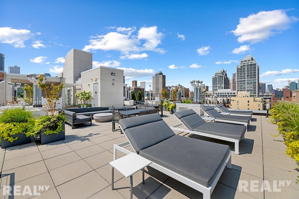 99 Gold Street - Photo 8