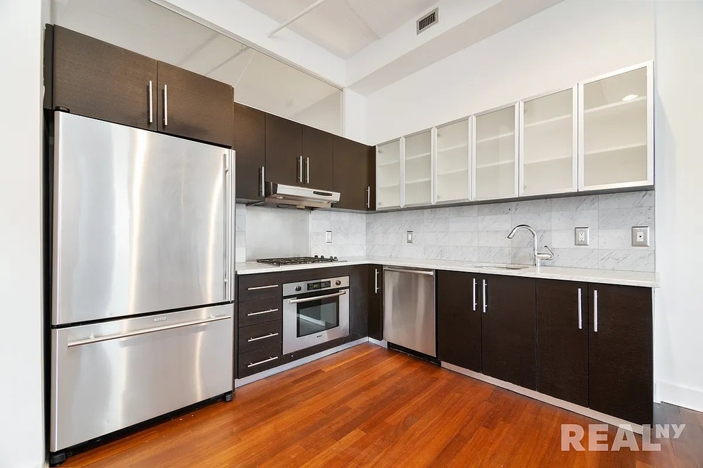 99 Gold Street - Photo 3
