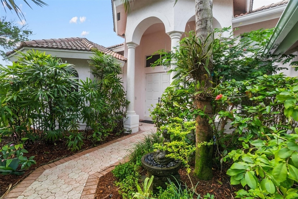 1012 Sw 156th Avenue - Photo 2