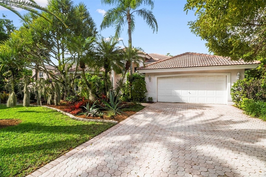 1012 Sw 156th Avenue - Photo 1