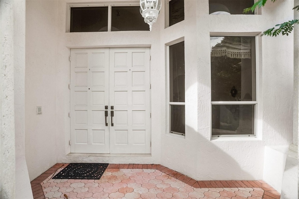 1012 Sw 156th Avenue - Photo 4