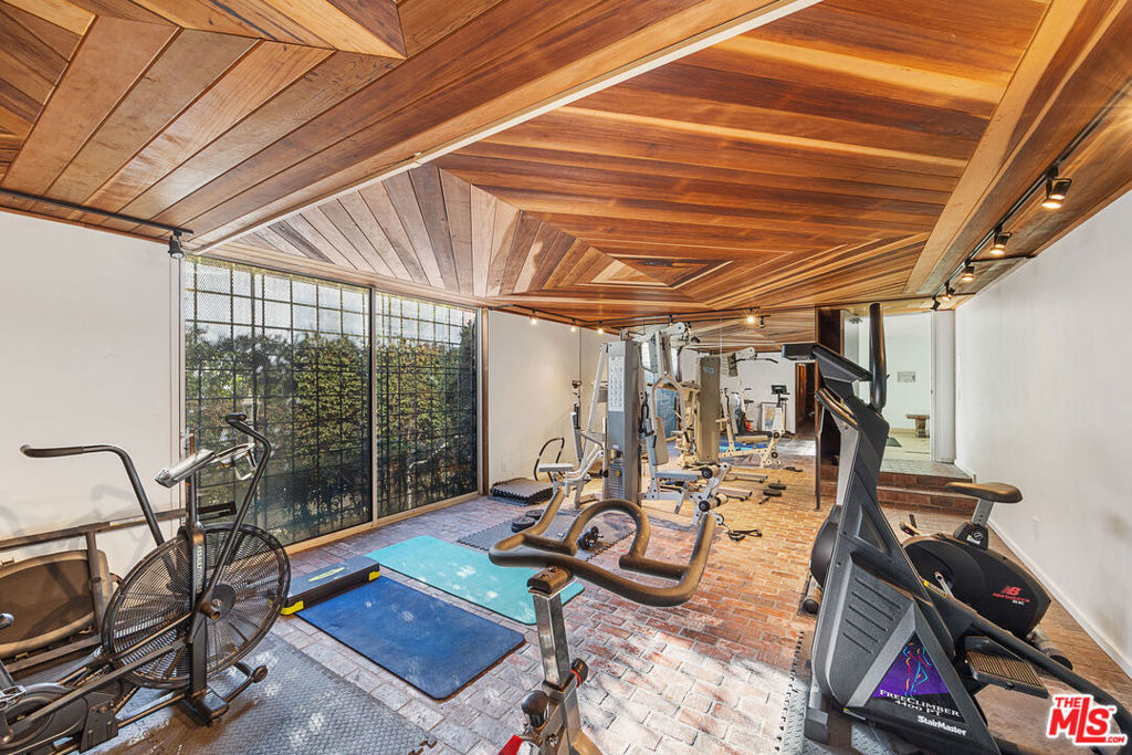 723 Palisades Beach Road - Photo 26