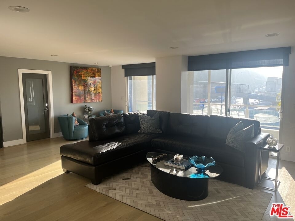 723 Palisades Beach Road - Photo 3