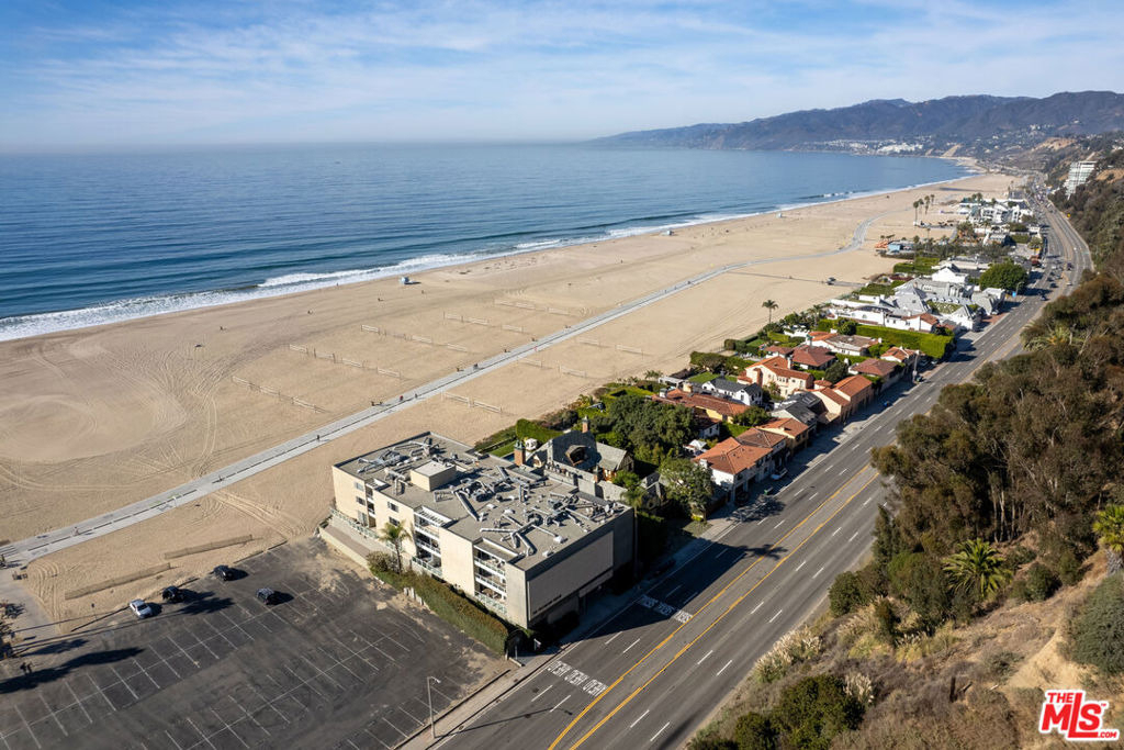 723 Palisades Beach Road - Photo 29