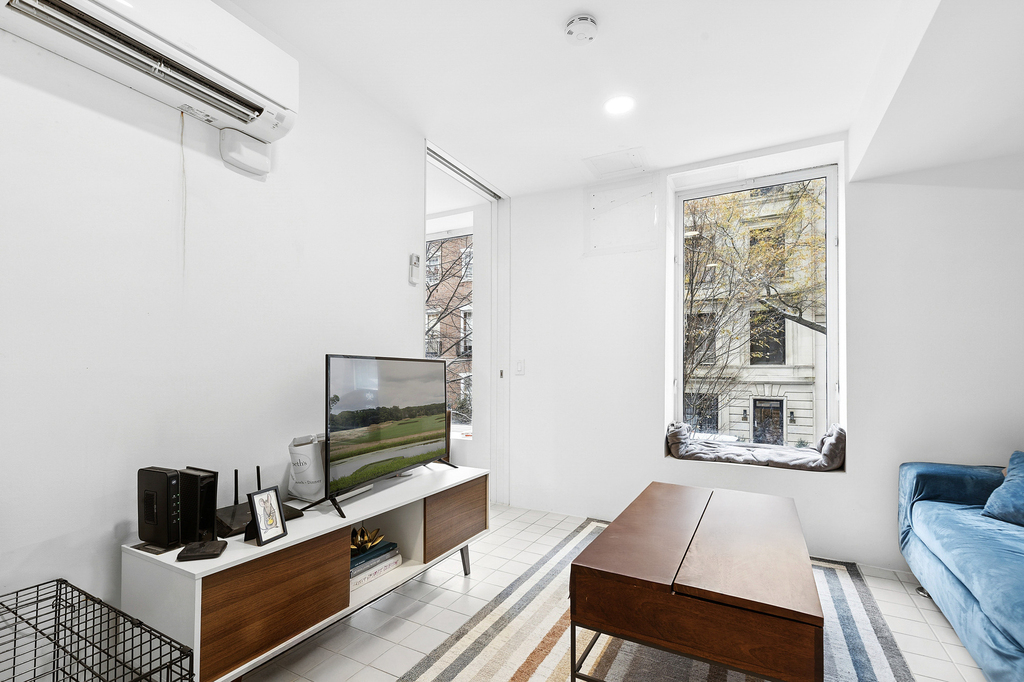 22 E 81st Street - Photo 5
