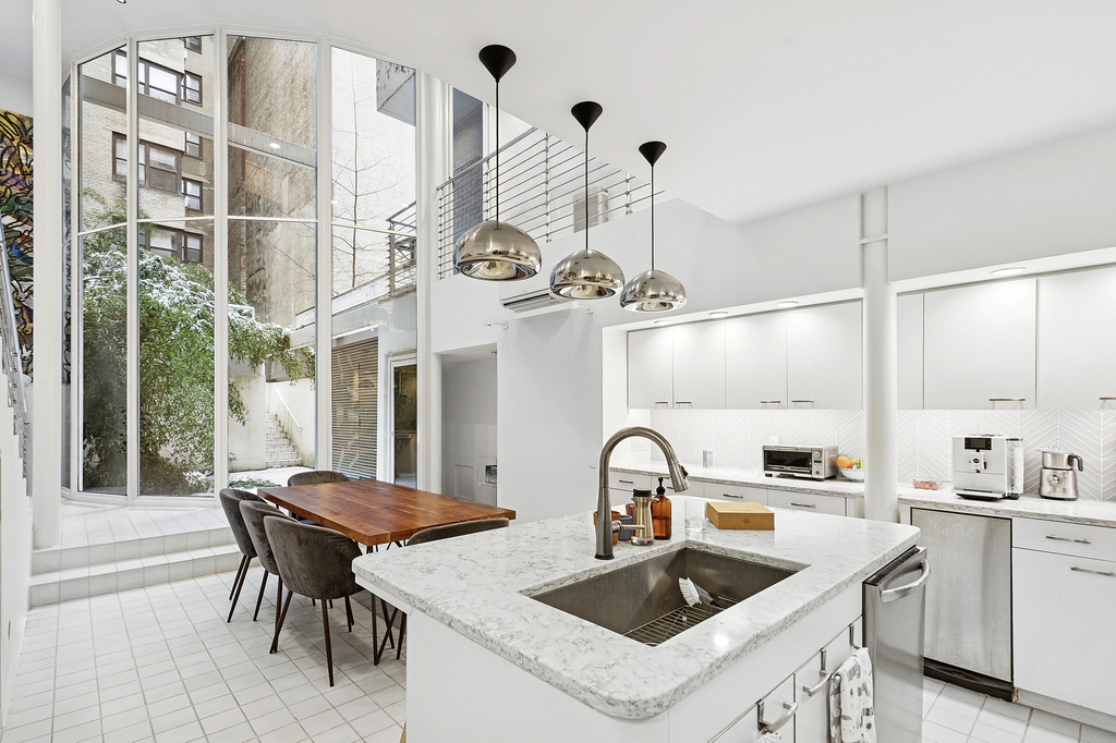 22 E 81st Street - Photo 4