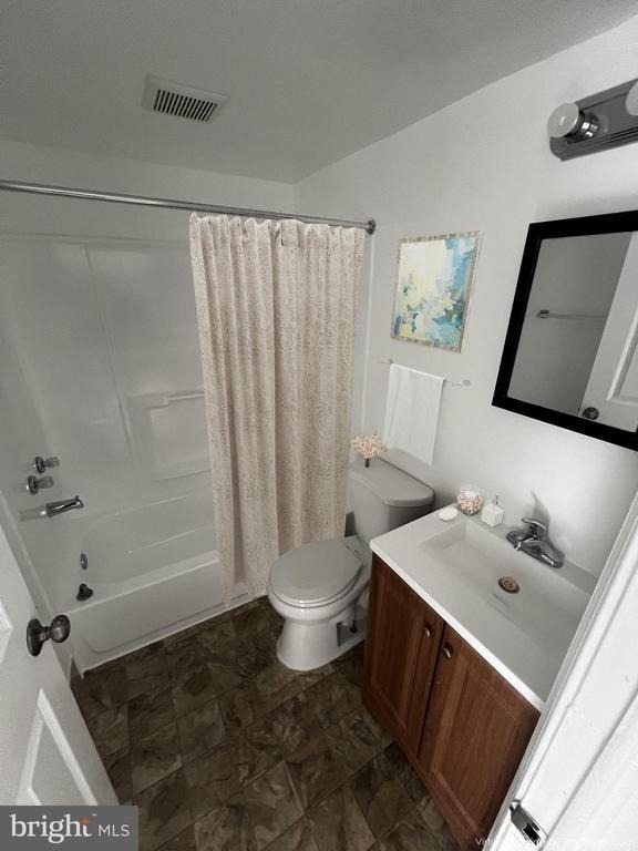 300 37th Street Se - Photo 1