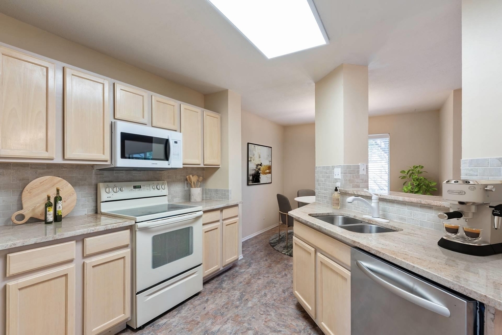7704 Plateau Cv - Photo 9