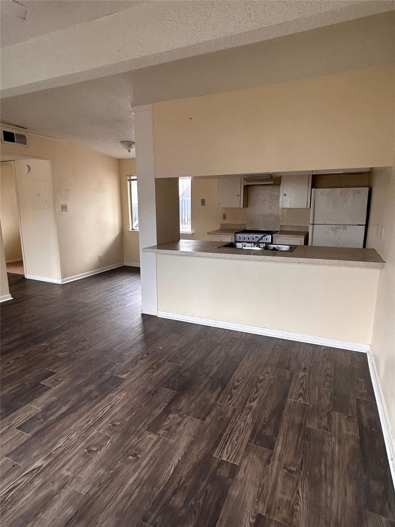 2408 Longview St - Photo 2