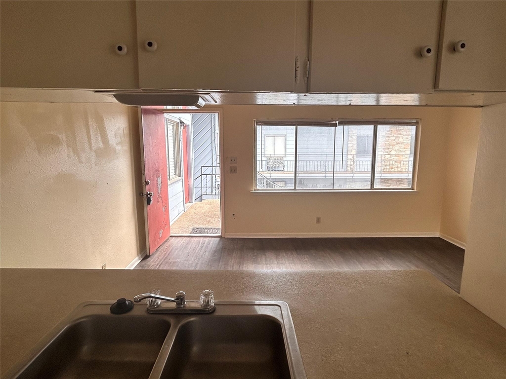 2408 Longview St - Photo 6