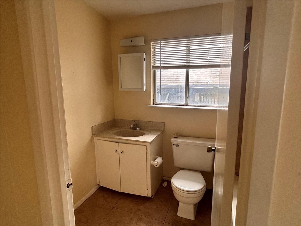 2408 Longview St - Photo 7