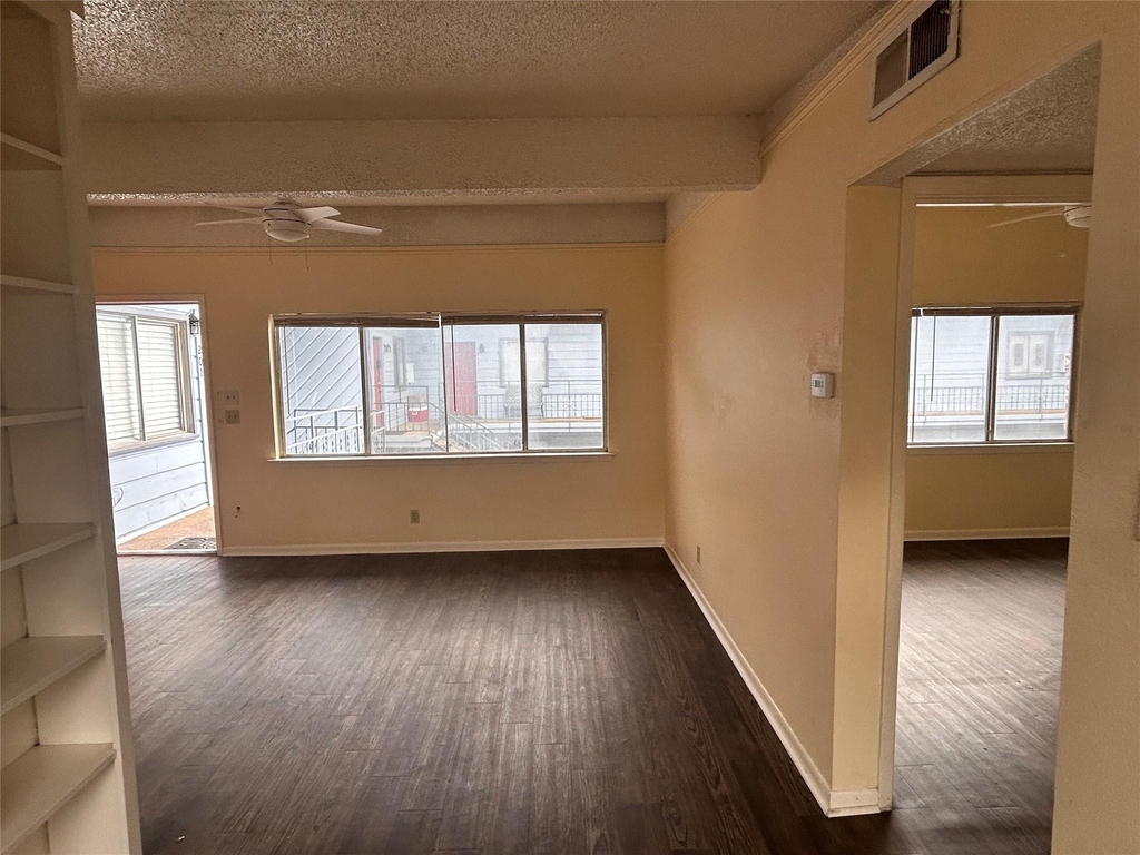 2408 Longview St - Photo 5