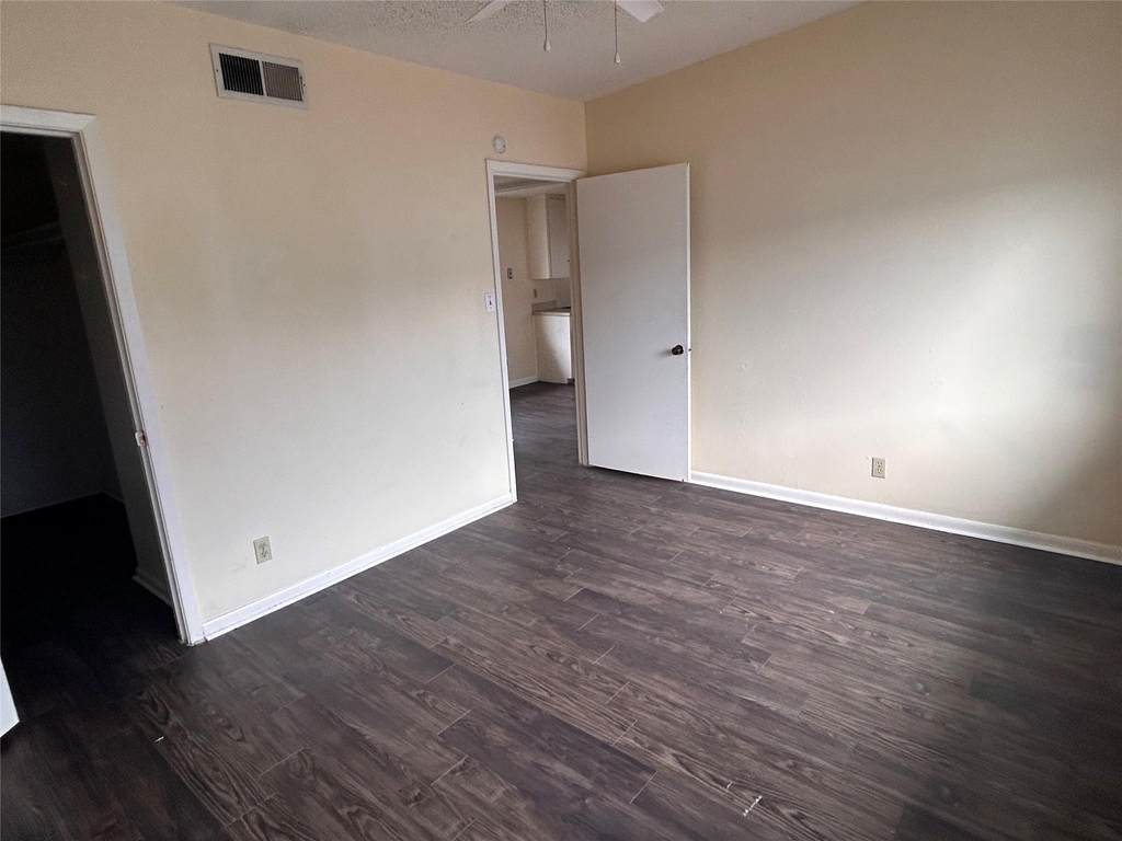 2408 Longview St - Photo 8