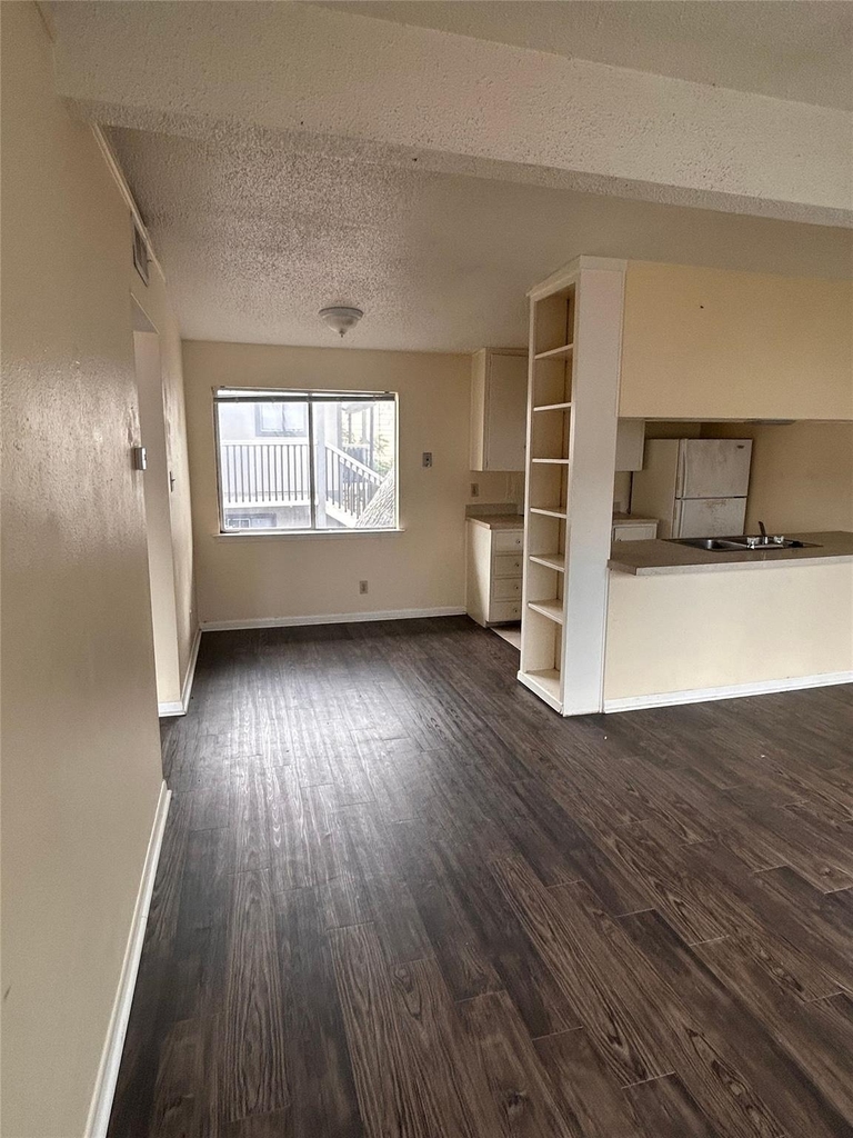 2408 Longview St - Photo 4