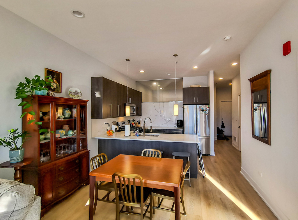 2924 W Medill Avenue - Photo 2