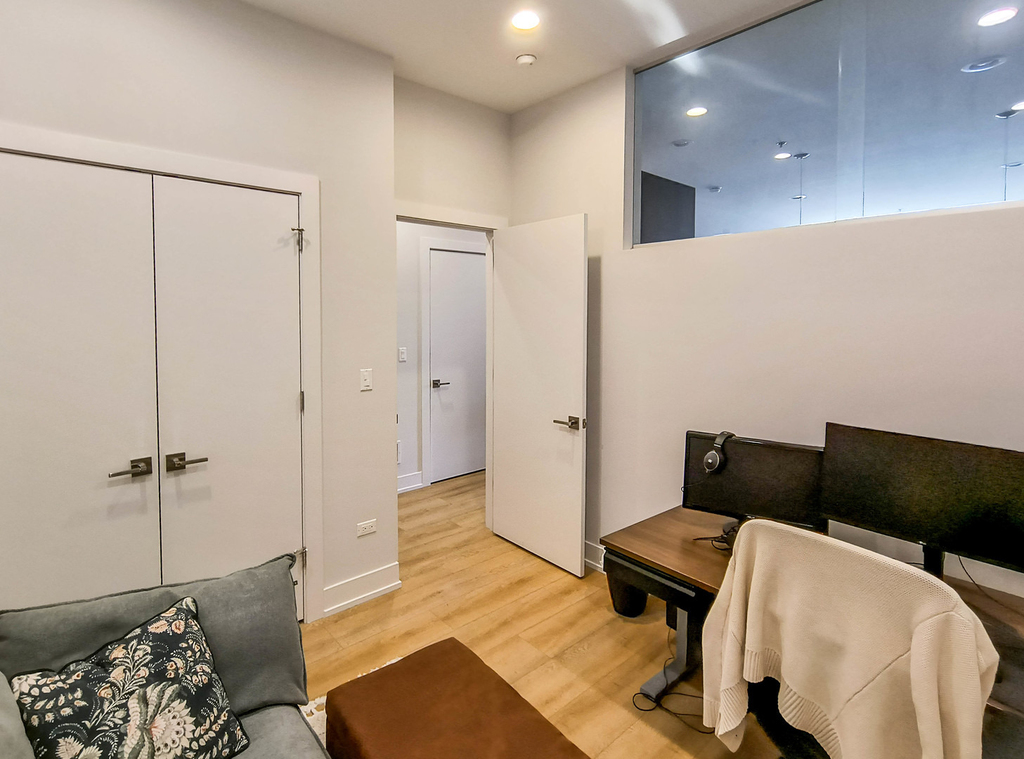 2924 W Medill Avenue - Photo 9