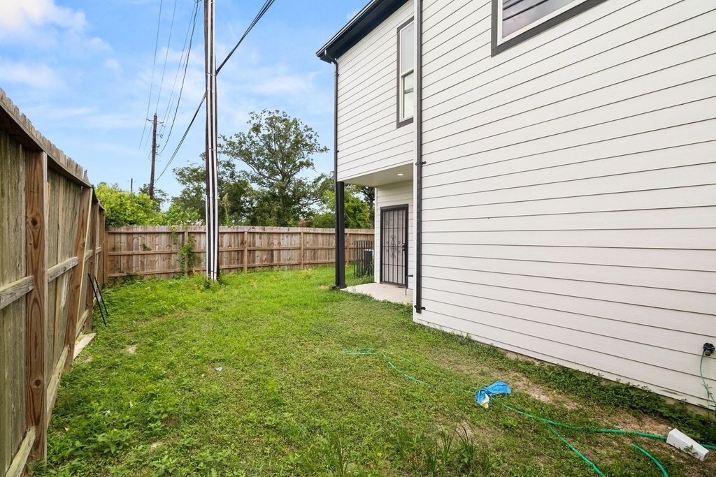 8534 Woodlyn Road - Photo 3