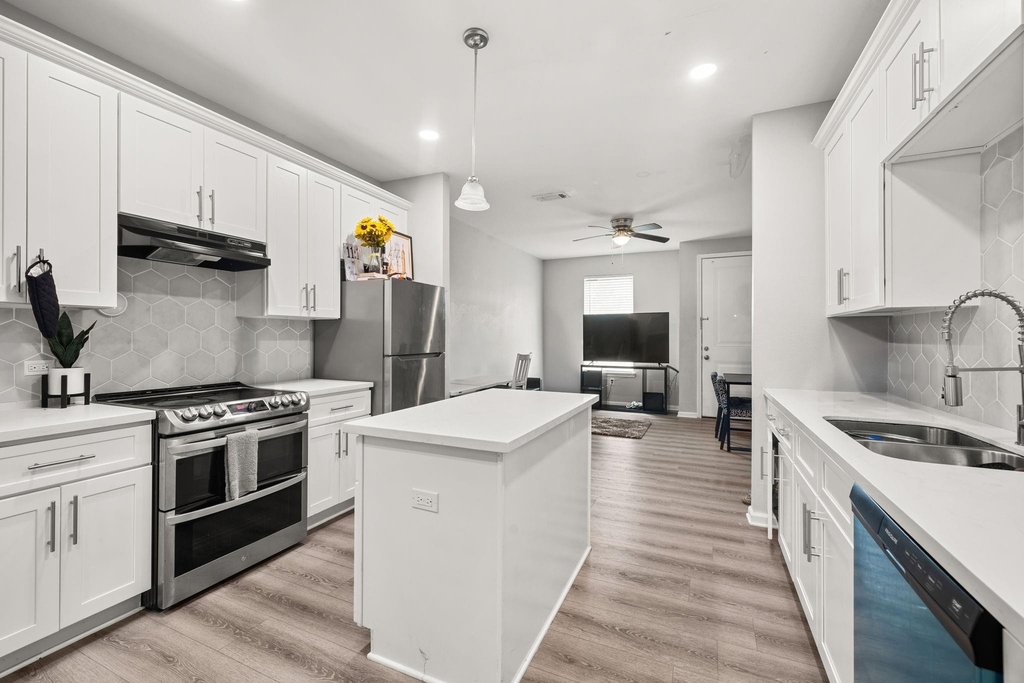 8534 Woodlyn Road - Photo 11
