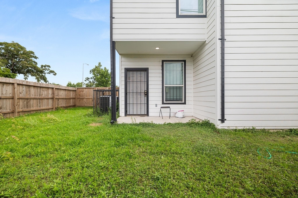 8534 Woodlyn Road - Photo 5
