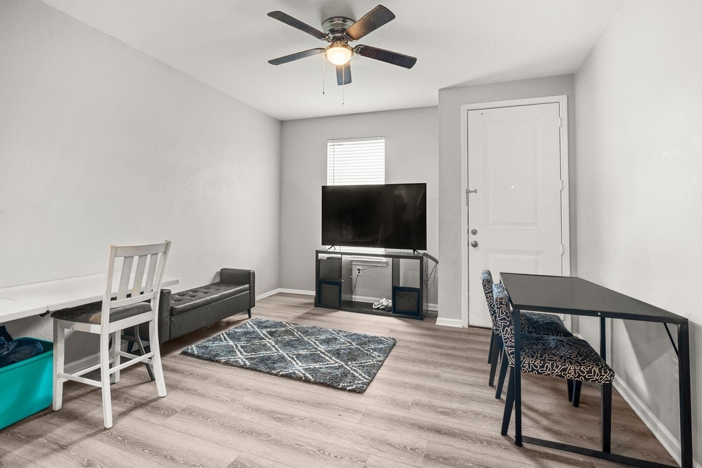 8534 Woodlyn Road - Photo 7