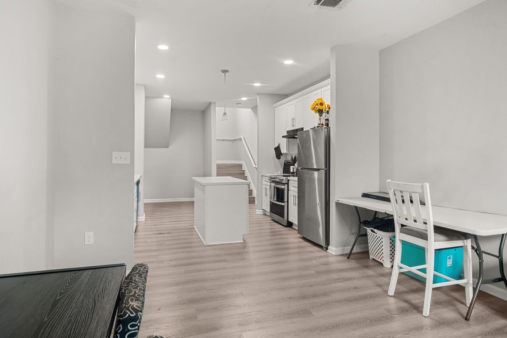 8534 Woodlyn Road - Photo 9