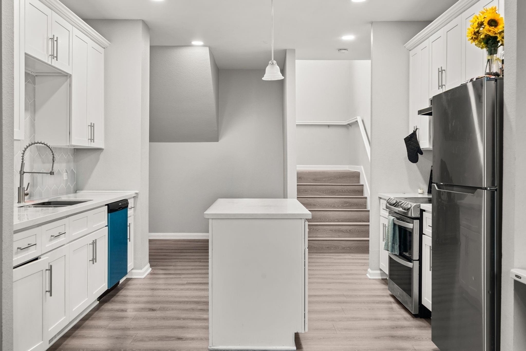 8534 Woodlyn Road - Photo 10