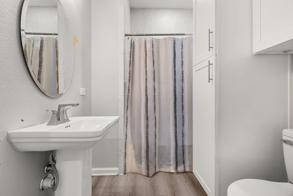 8534 Woodlyn Road - Photo 4