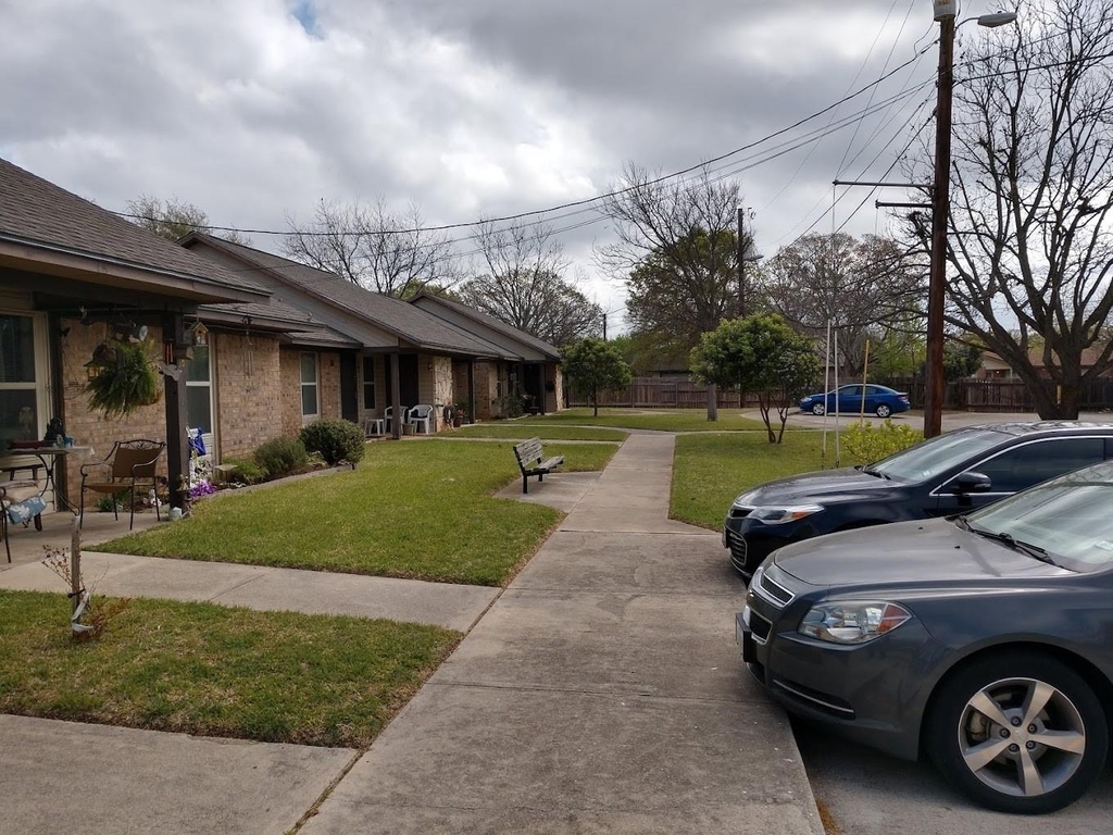 591 E Highway Street - Photo 3