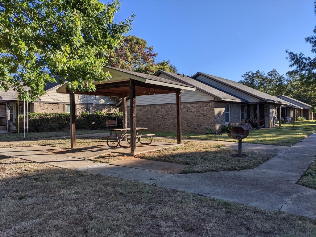 591 E Highway Street - Photo 4