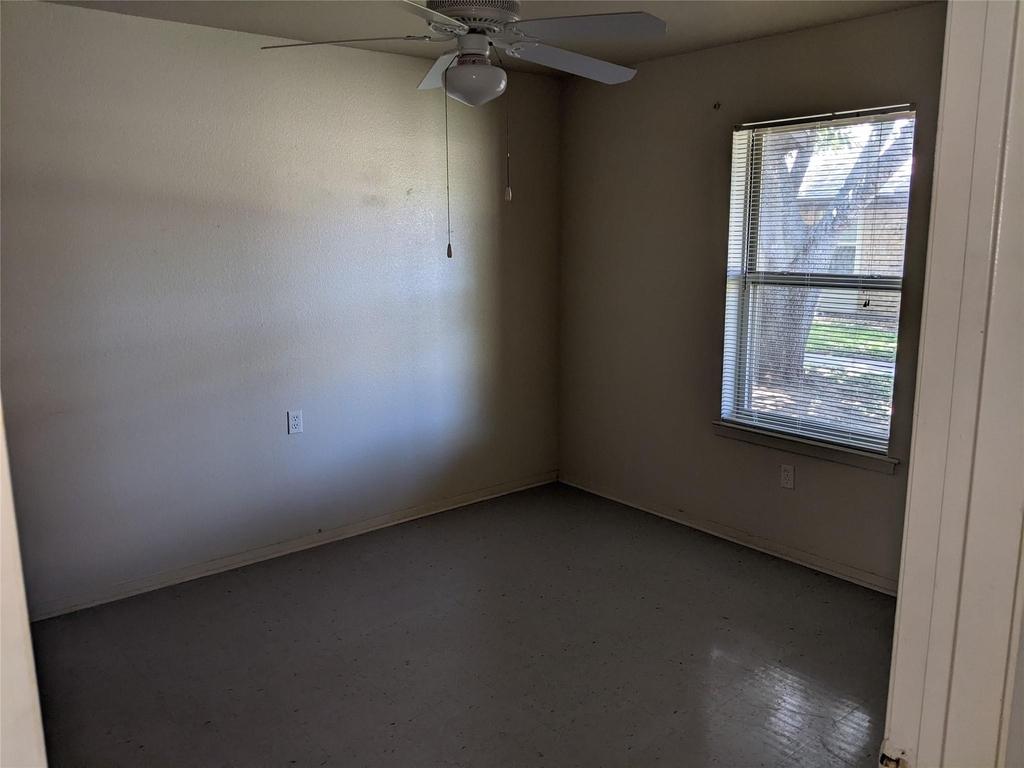 591 E Highway Street - Photo 9