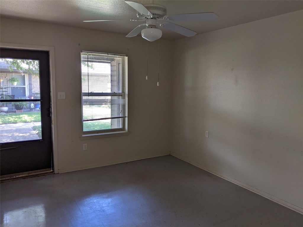 591 E Highway Street - Photo 10