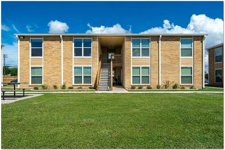 200 Avenue A - Photo 2