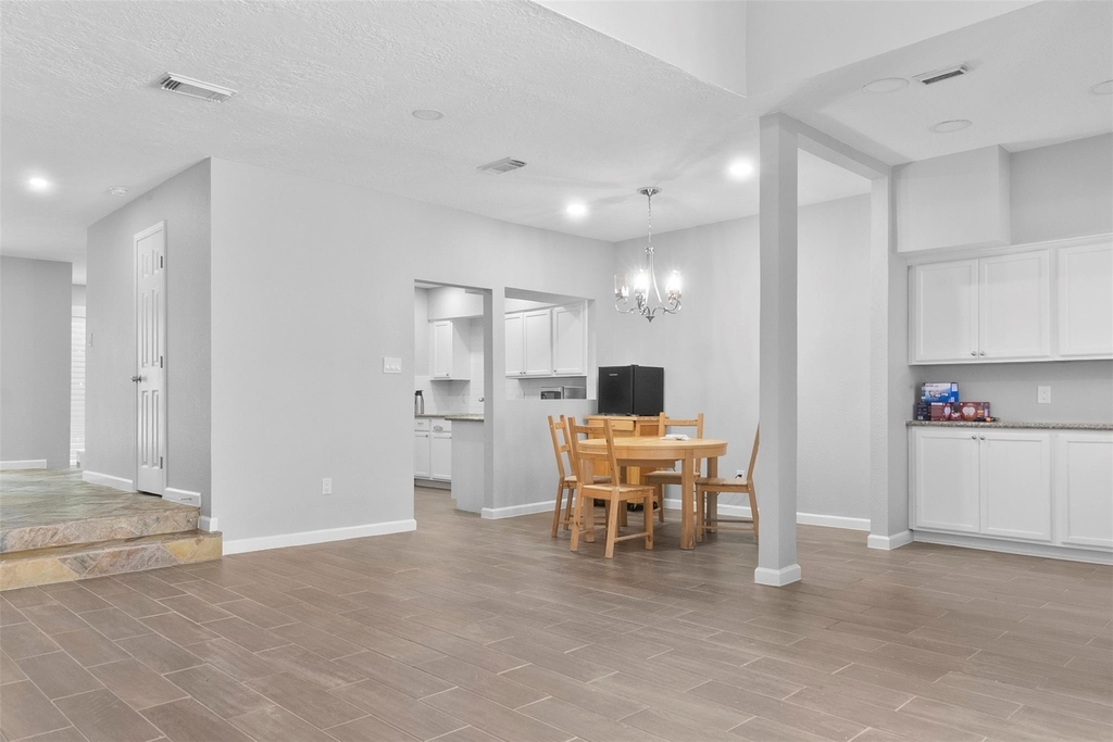 668 N Eldridge Parkway - Photo 5