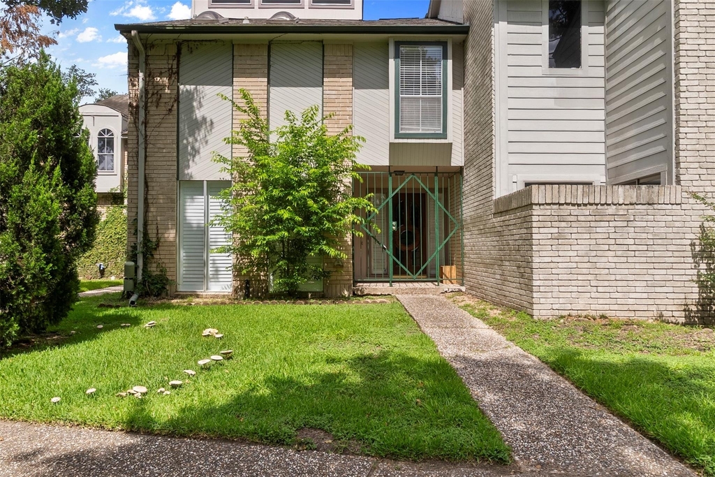668 N Eldridge Parkway - Photo 0