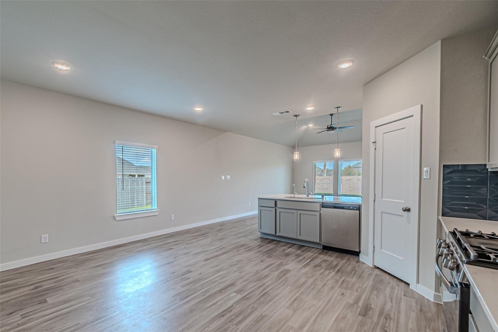 21606 Wave Hollow Drive - Photo 8