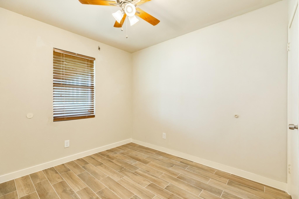 805 Seashell Drive - Photo 11