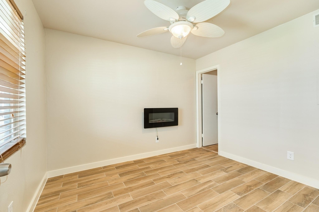 805 Seashell Drive - Photo 9