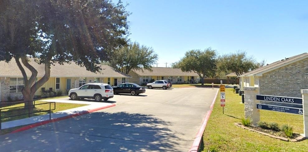 1201 N Live Oak - Photo 1