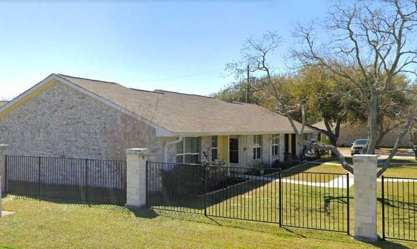 1201 N Live Oak - Photo 3
