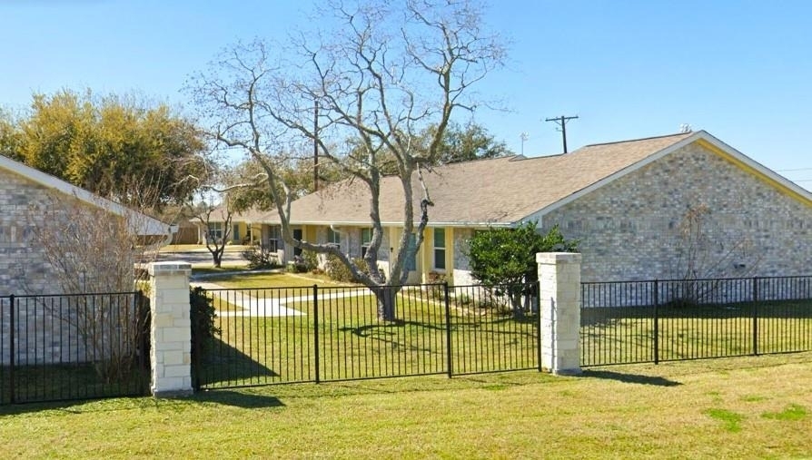 1201 N Live Oak - Photo 4